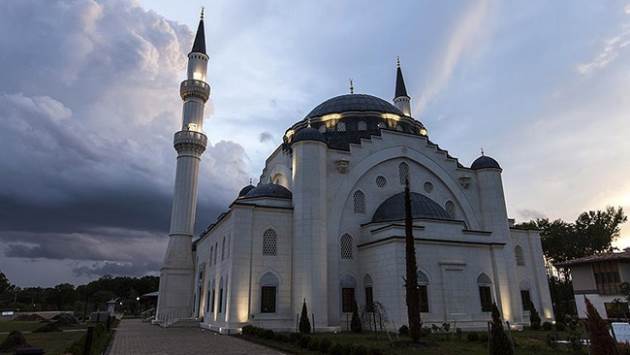 Akşemseddin Cami