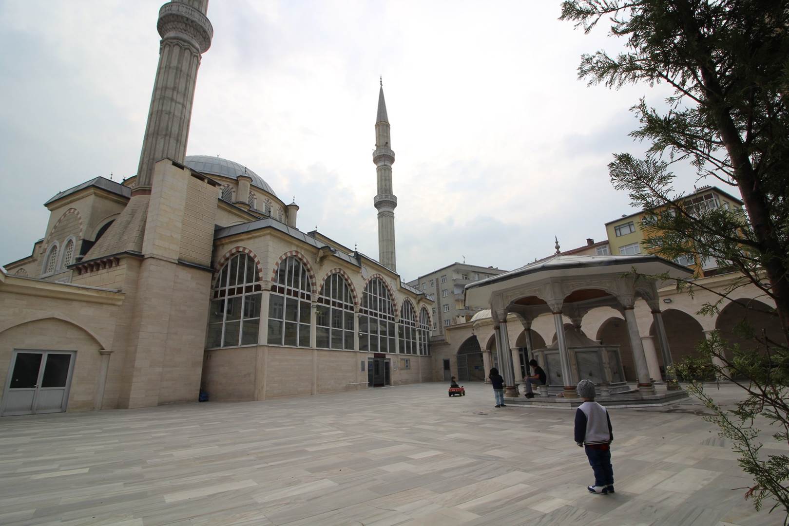 Üç Evler Cami